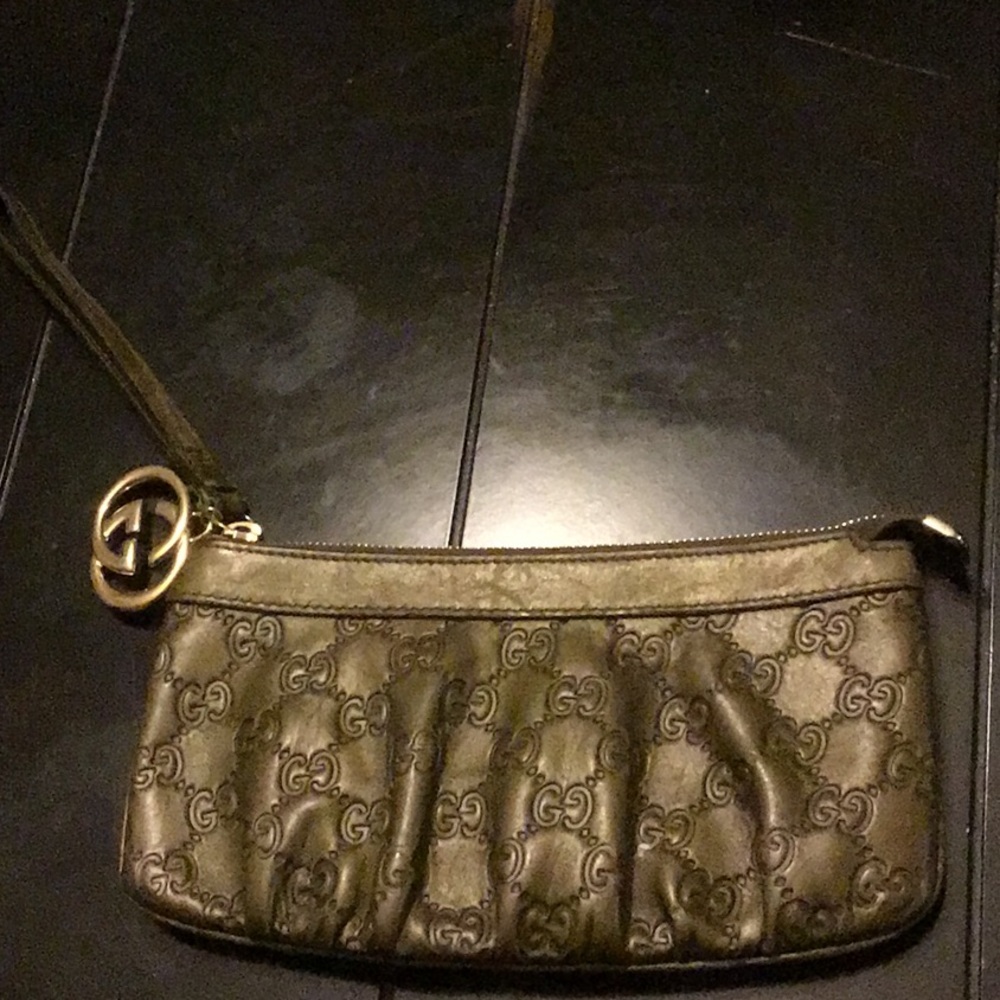 Gucci olive green wristlet